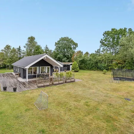 Jurien - 450m From The Sea In Ne Jutland By Interhome * Hals